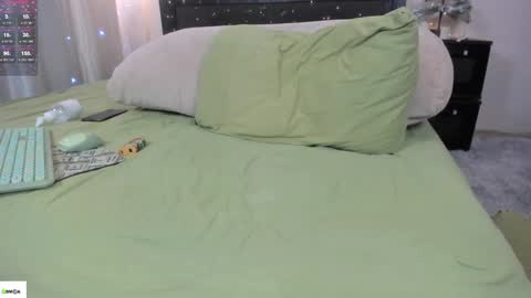 Snapshot of dream_sexy chatting on 12.11.24 Mari online show from 12.11.24