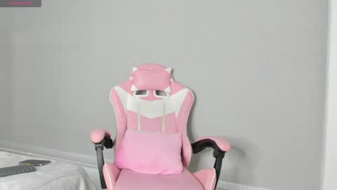 Snapshot of dream_team4 chatting on 11.24.25 dream team online show from 11.24.25