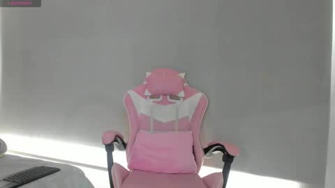 Snapshot of dream_team4 chatting on 11.26.25 dream team online show from 11.26.25