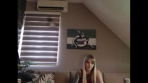 A girl online show from 02.17.25