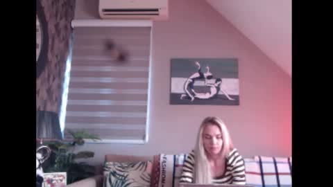 A girl online show from 11.28.25