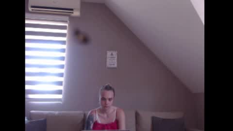 Snapshot of dreamcatcherfantasy chatting on 06.29.26 A girl online show from 06.29.26