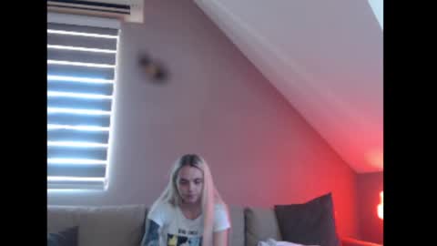 Snapshot of dreamcatcherfantasy chatting on 07.14.26 A girl online show from 07.14.26