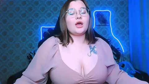 Snapshot of dreamforyoue2 chatting on 10.01.25 dreamforyoue2 online show from 10.01.25