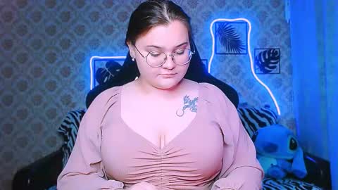 Snapshot of dreamforyoue2 chatting on 11.13.25 dreamforyoue2 online show from 11.13.25