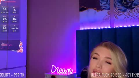 Snapshot of dreamkisslove chatting on 11.01.25 Mila online show from 11.01.25