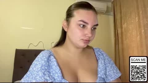 Snapshot of dreamyblushfairy chatting on 09.09.25 Mila online show from 09.09.25