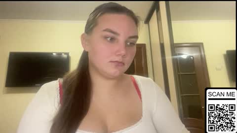 Snapshot of dreamyblushfairy chatting on 11.17.25 Mila online show from 11.17.25