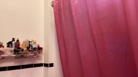 RIRI OR DREAMY online show from 02.11.25