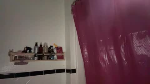 RIRI OR DREAMY online show from 02.19.25