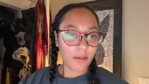 RIRI OR DREAMY online show from 02.19.25