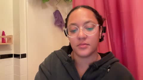 RIRI OR DREAMY online show from 02.27.25