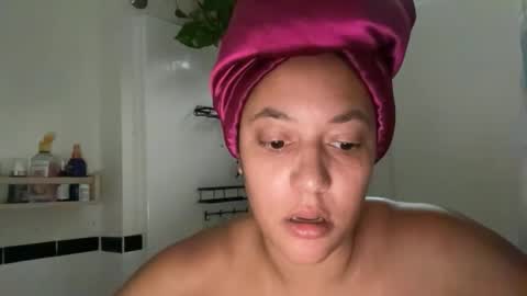 RIRI OR DREAMY online show from 12.19.25