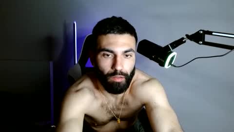 Snapshot of drewwho_ chatting on 04.15.26 drewwho_ online show from 04.15.26