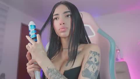 Snapshot of driana_hoffman chatting on 11.05.25 DRIANA online show from 11.05.25