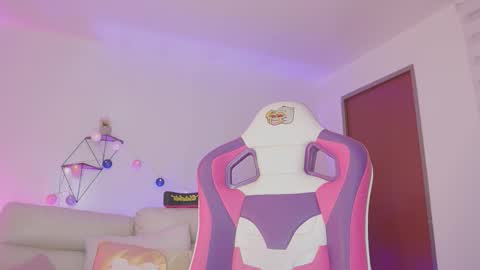 Snapshot of driana_hoffman chatting on 11.20.25 DRIANA online show from 11.20.25