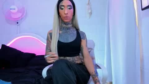 drippyorlove online show from 11.10.25