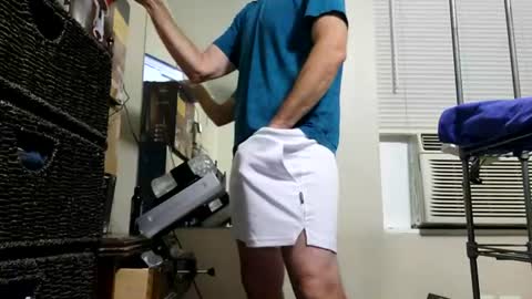 Snapshot of drmbigg chatting on 06.18.26 Hello Hope you enjoy what you see. I love attention in dirty talk and tips thickcock edging precum dirtyTalk C2C online show from 06.18.26