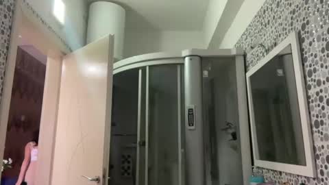 Snapshot of drresa chatting on 03.01.25 Dr. Resa online show from 03.01.25