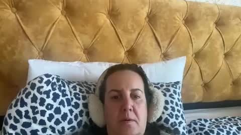 Snapshot of drresa chatting on 03.04.25 Dr. Resa online show from 03.04.25