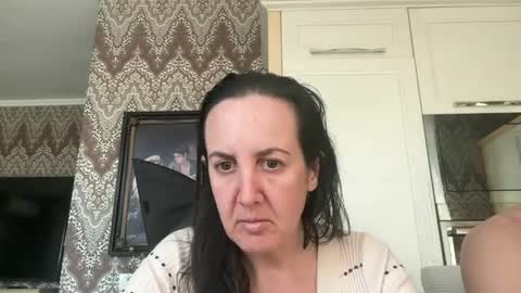 Snapshot of drresa chatting on 03.04.25 Dr. Resa online show from 03.04.25