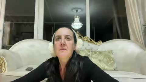 Snapshot of drresa chatting on 03.05.25 Dr. Resa online show from 03.05.25