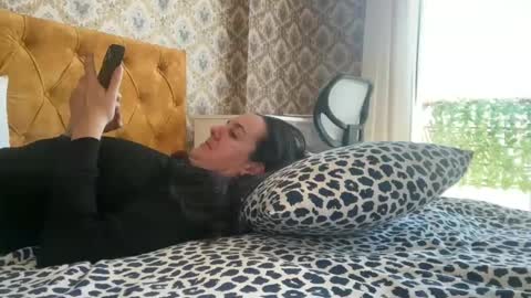 Snapshot of drresa chatting on 03.06.25 Dr. Resa online show from 03.06.25