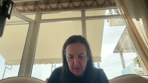 Snapshot of drresa chatting on 03.10.25 Dr. Resa online show from 03.10.25