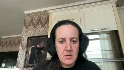 Snapshot of drresa chatting on 03.10.25 Dr. Resa online show from 03.10.25