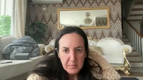 Snapshot of drresa chatting on 03.11.25 Dr. Resa online show from 03.11.25