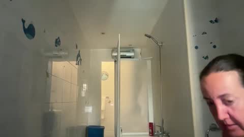 Snapshot of drresa chatting on 10.01.25 Dr. Resa online show from 10.01.25