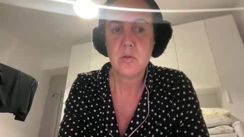 Snapshot of drresa chatting on 10.17.25 Dr. Resa online show from 10.17.25