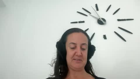 Snapshot of drresa chatting on 10.24.25 Dr. Resa online show from 10.24.25