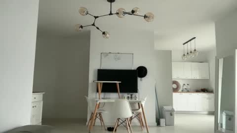 Snapshot of drresa chatting on 12.18.25 Dr. Resa online show from 12.18.25