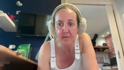 Snapshot of drresa chatting on 04.01.26 Dr. Resa online show from 04.01.26