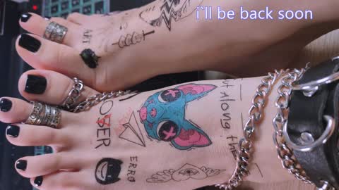 Snapshot of drug_feet chatting on 01.04.25 Mistress Lola Slavic witch online show from 01.04.25