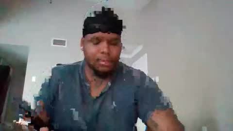 Snapshot of dsmoov_ chatting on 11.26.25 SmoovFanz online show from 11.26.25