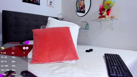 Dulce Maria online show from 02.11.25