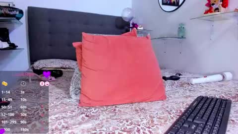 Dulce Maria online show from 02.21.25