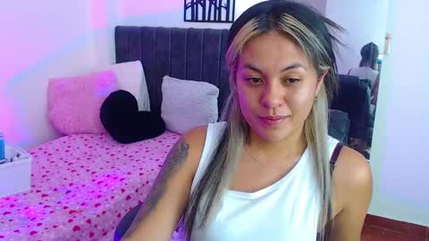 Snapshot of dulce01_0 chatting on 02.02.25 Charlotte online show from 02.02.25