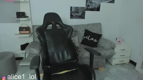 Snapshot of dulce_alice_ chatting on 09.11.25 ALICE online show from 09.11.25