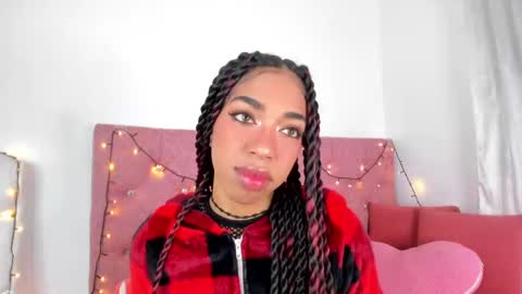 Snapshot of dulce_brown01 chatting on 11.08.25 Dulce online show from 11.08.25