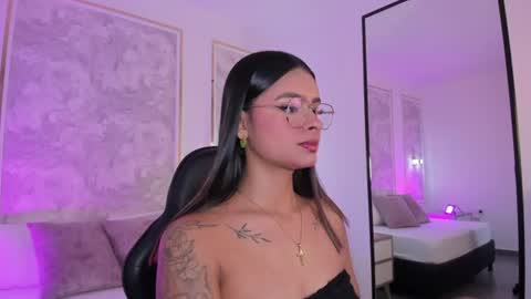 Snapshot of dulce_glow_ chatting on 06.14.26 D U L C E online show from 06.14.26