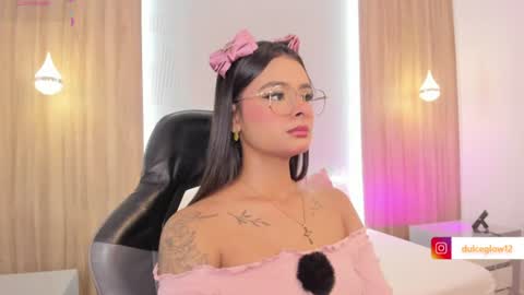 Snapshot of dulce_glow_ chatting on 06.27.26 D U L C E online show from 06.27.26