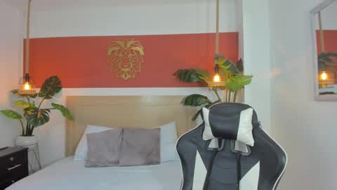 V I C T O R I A online show from 02.25.25