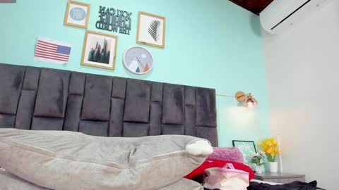 DULCE AURORA online show from 01.25.25