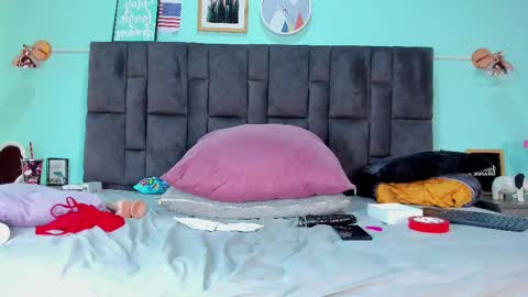 DULCE AURORA online show from 02.10.25