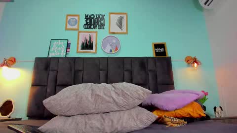 DULCE AURORA online show from 02.20.25