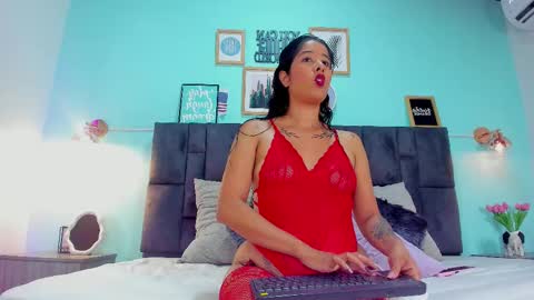 DULCE AURORA online show from 02.25.25