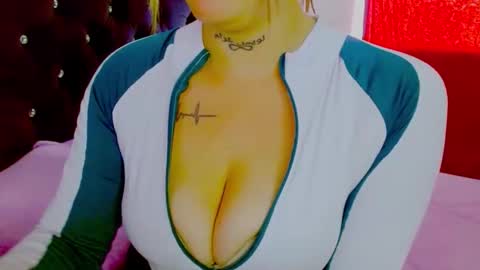 Snapshot of dulcetentacion__ chatting on 10.29.25 Juliana and online show from 10.29.25